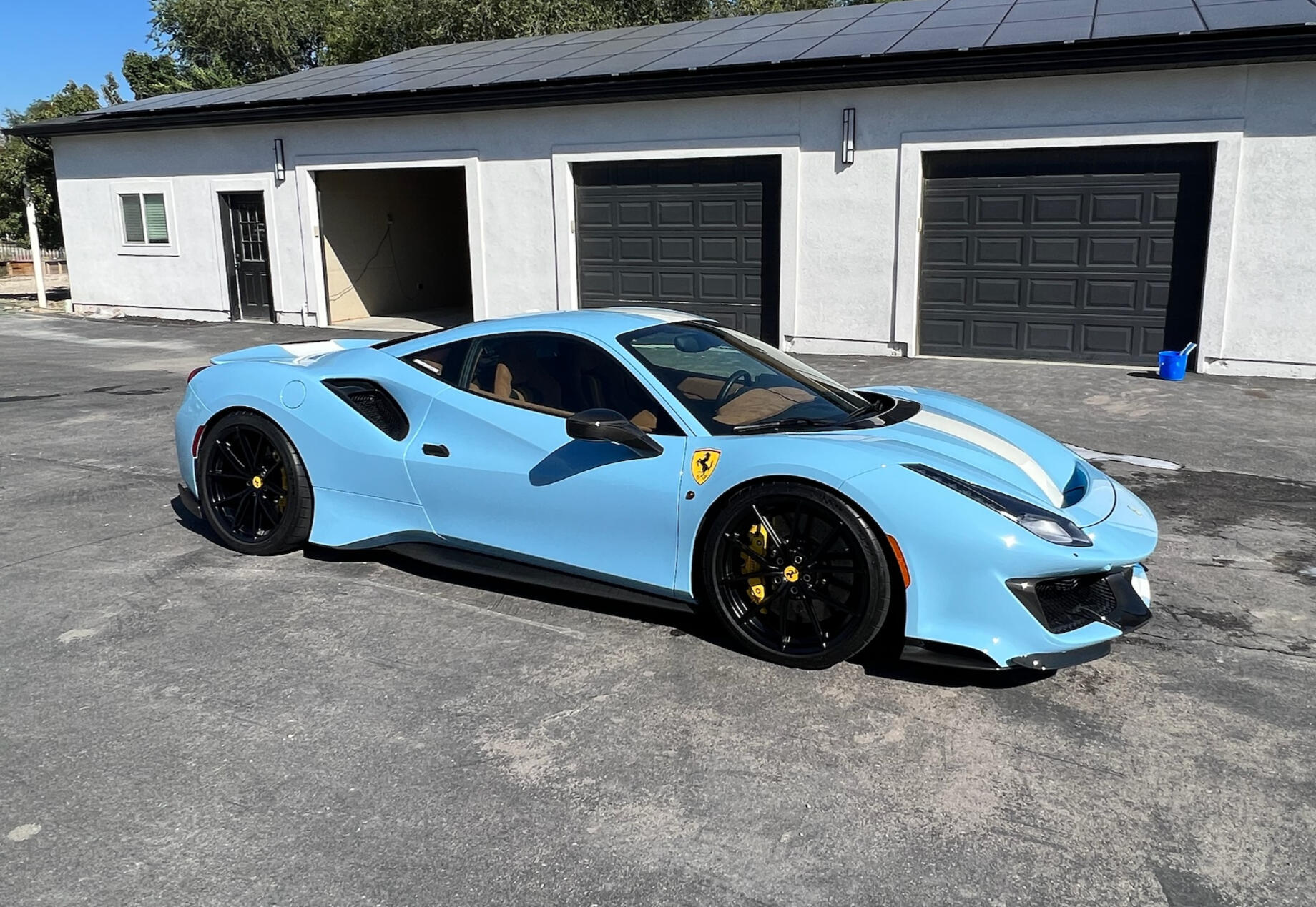 Ferrari 488 Pista in Azzurro La Plata